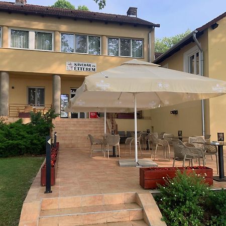 Bf Hotel Balatonföldvár Esterno foto