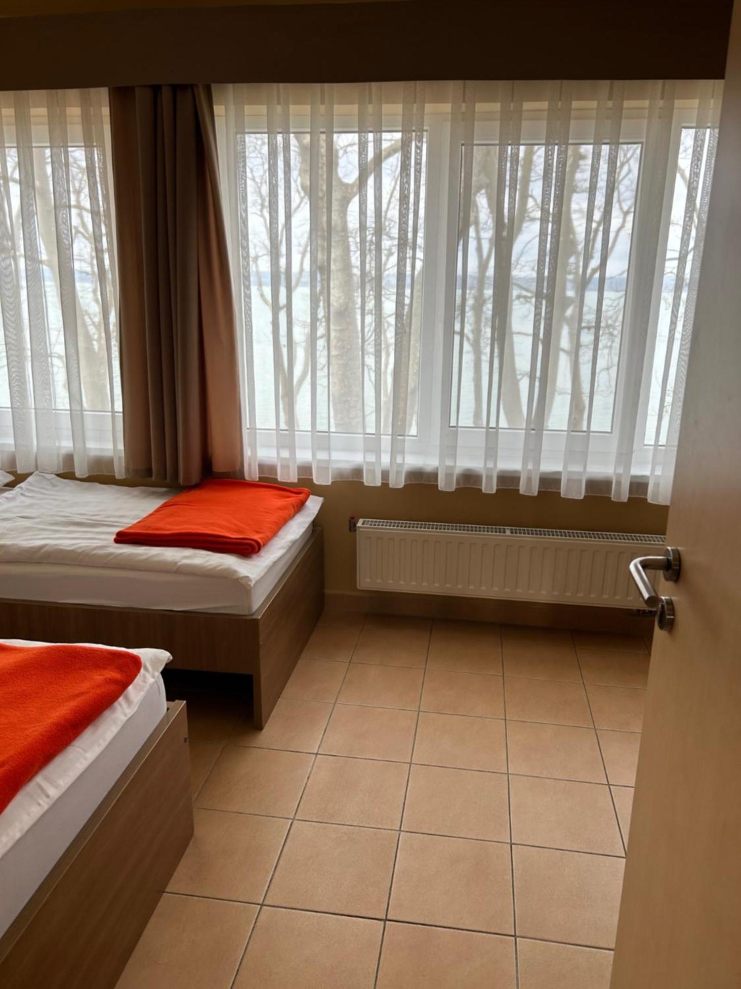 Bf Hotel Balatonföldvár Esterno foto