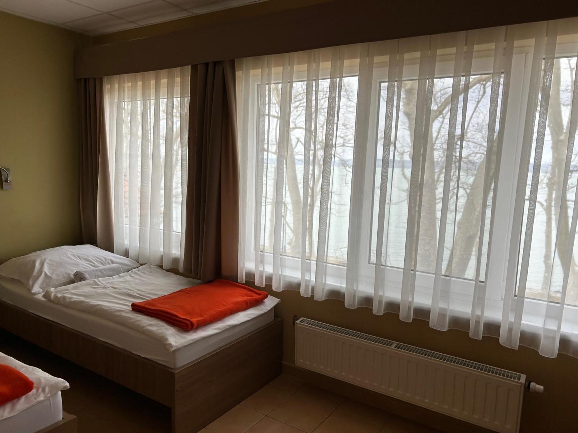 Bf Hotel Balatonföldvár Esterno foto
