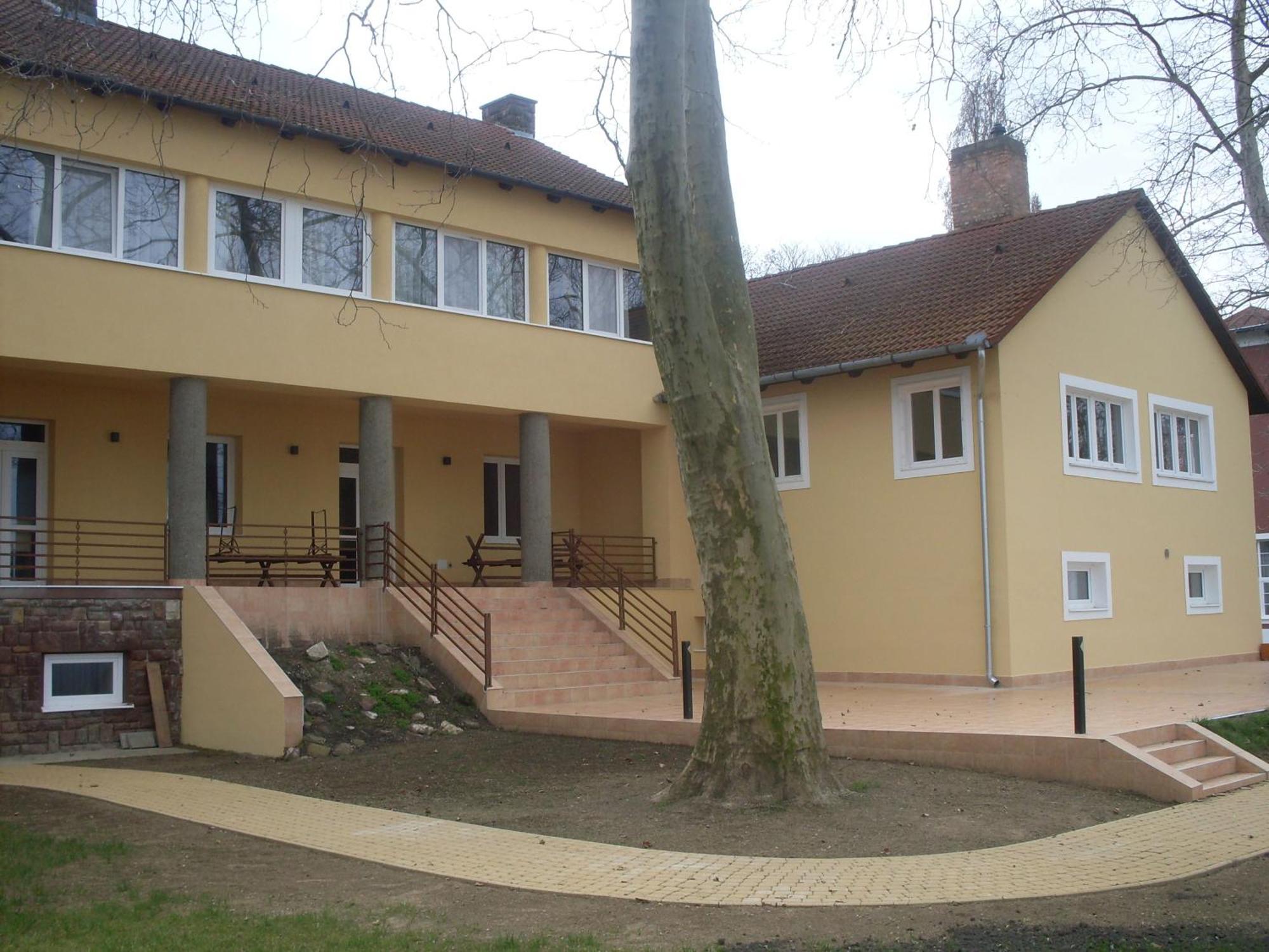 Bf Hotel Balatonföldvár Esterno foto