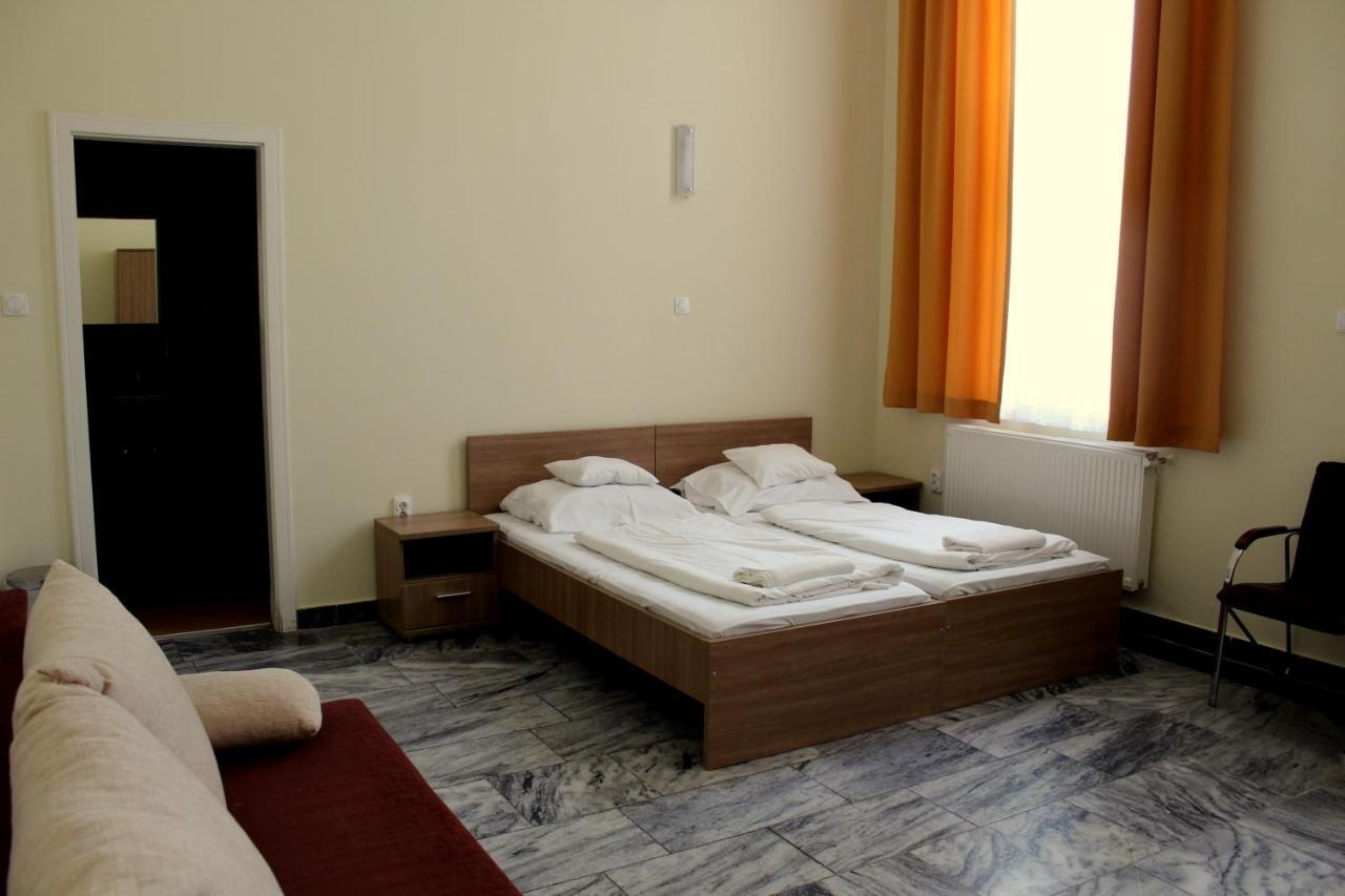 Bf Hotel Balatonföldvár Esterno foto