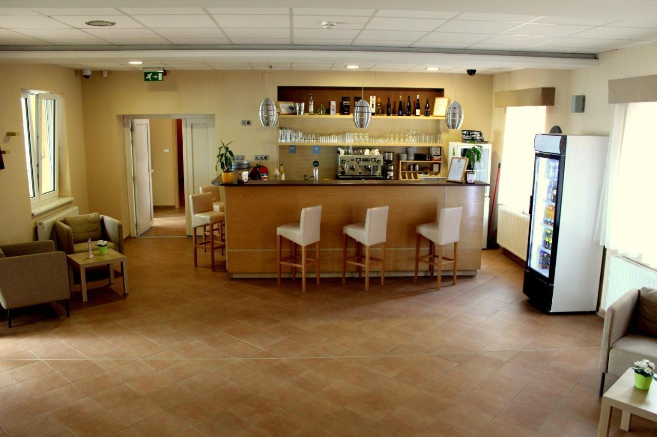 Bf Hotel Balatonföldvár Esterno foto