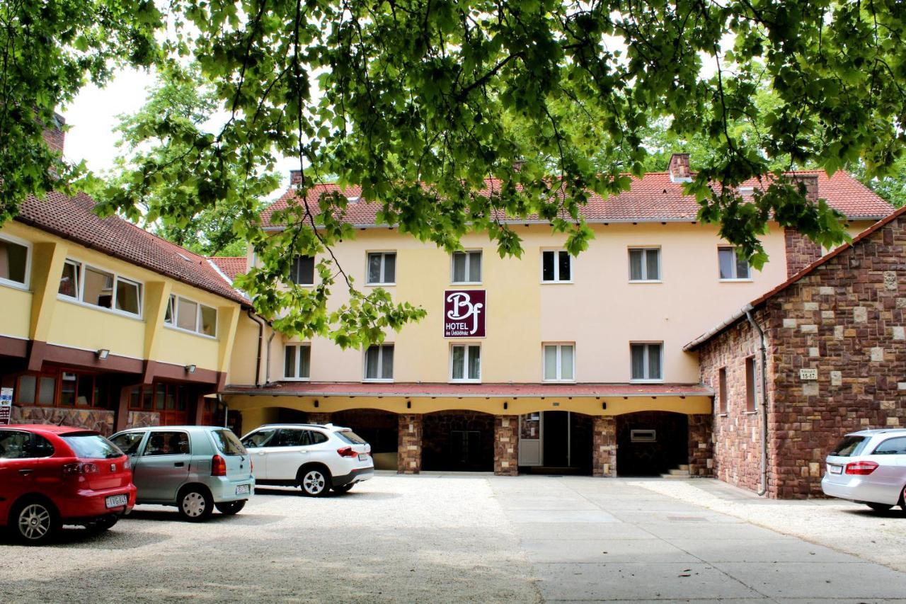 Bf Hotel Balatonföldvár Esterno foto