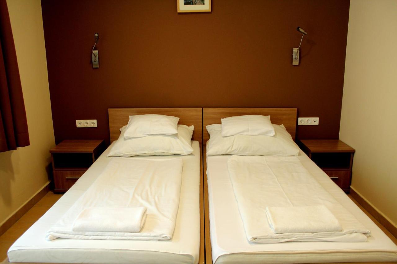 Bf Hotel Balatonföldvár Esterno foto